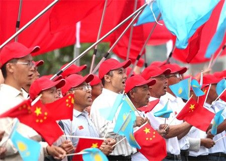 高清大图｜习近平抵达阿斯塔纳 受到热烈欢迎