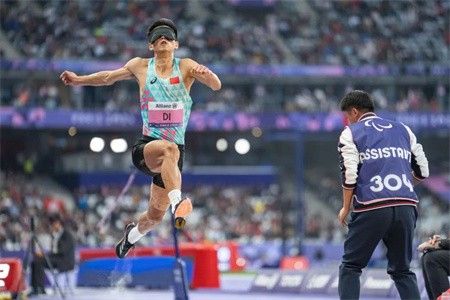 “感谢杰哥，你就是我的眼！”