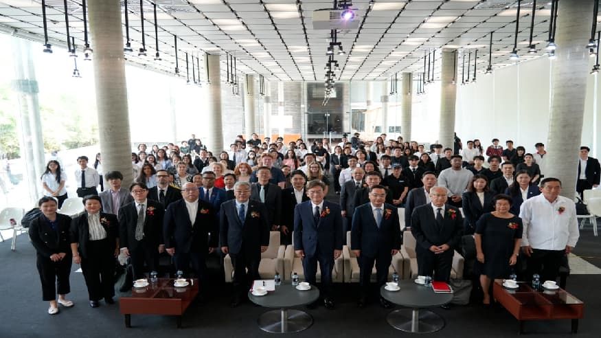 驻泰国大使张建卫发表演讲宣介全国两会精神