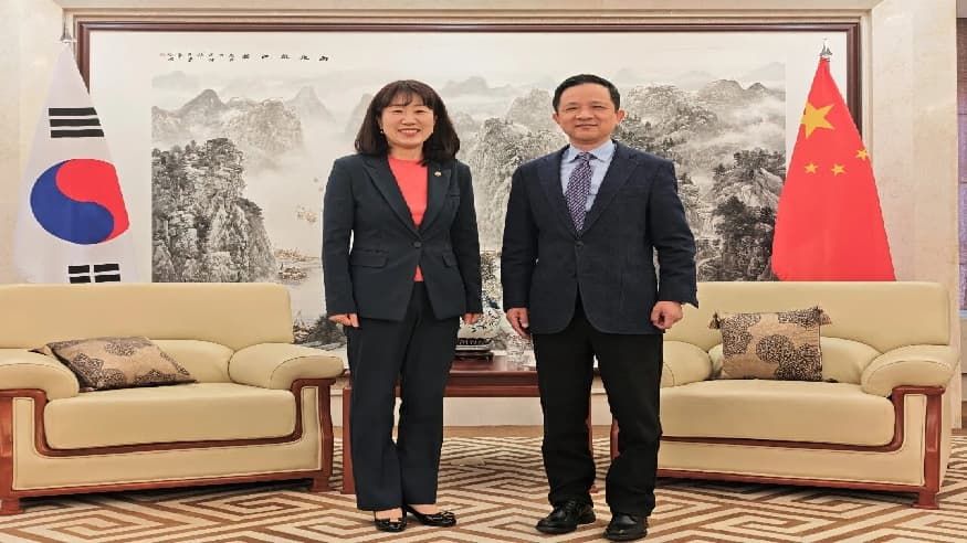 戴兵大使会见韩国国家报勋部次官康润振