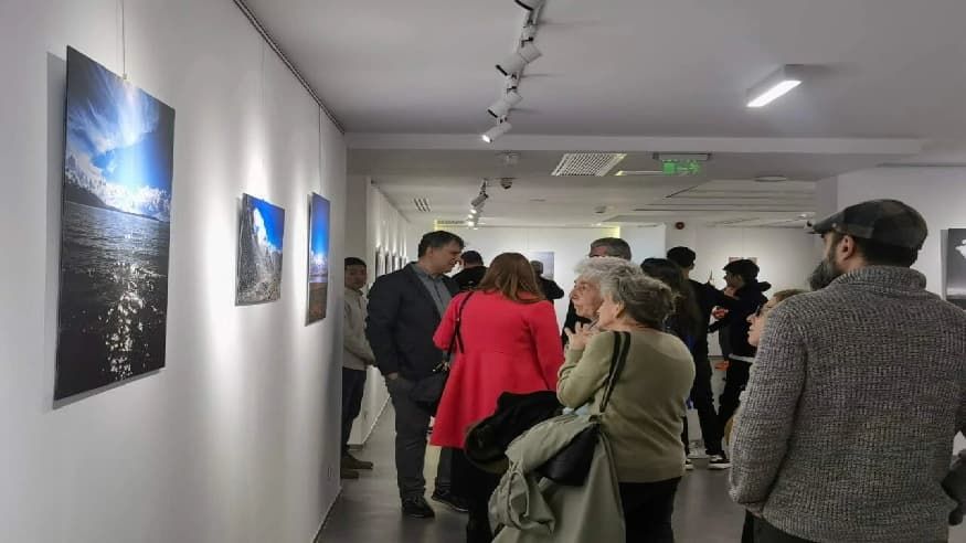 陈峰大使出席西藏主题摄影展开幕式