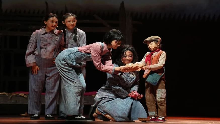 反响热烈！话剧《红岩》首次走进高校！