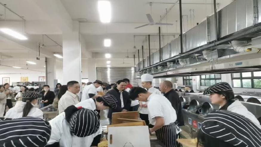 达州关工委与中小微企业商会合作推“雏鹰”计划，助力职业教育发