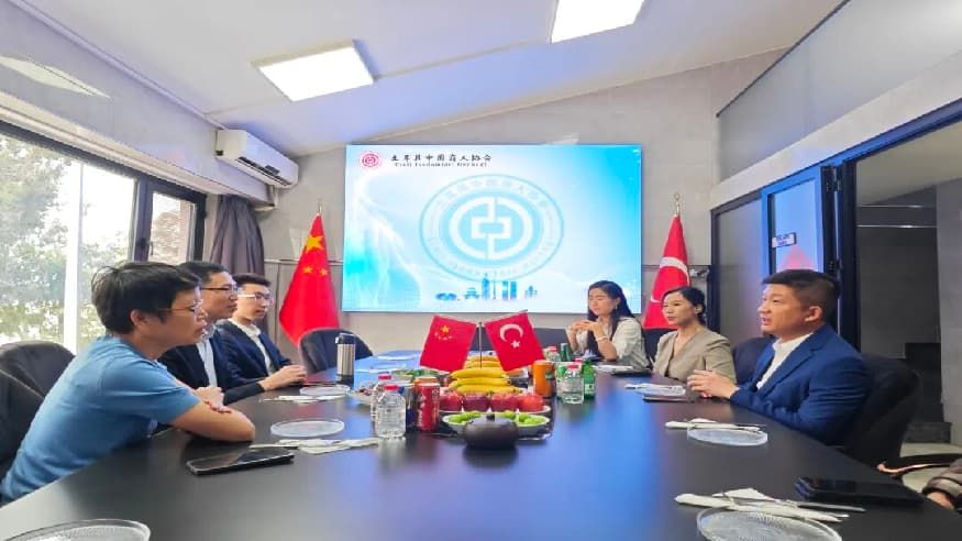 驻土耳其使馆赴伊兹密尔开展便民服务