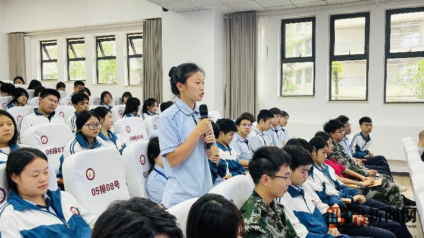 宣汉职专“校领导接待日”问需于生现场答卷，师生满意率达97.
