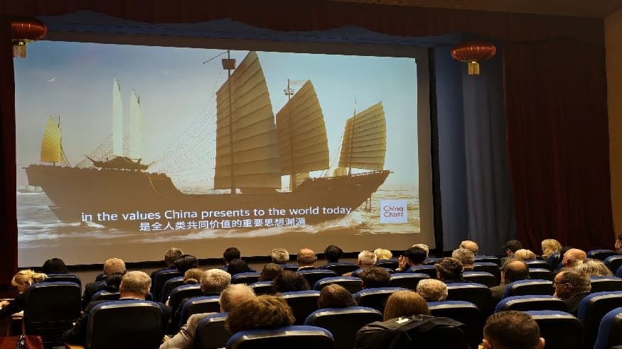 举办“中国外交政策和中罗务实合作”主题新闻沙龙