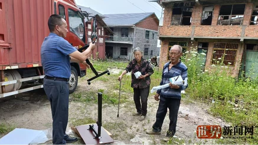 红峰白雪村：适老化物资送到家，守护银发族“稳稳的幸福”