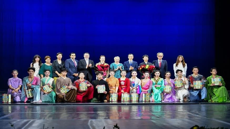 《大美无界·国舞风华》中国古典舞在布加勒斯特上演