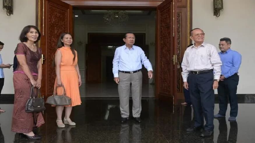 洪森会见金速卡一家深入交谈3小时，盛赞其女政治素养！
