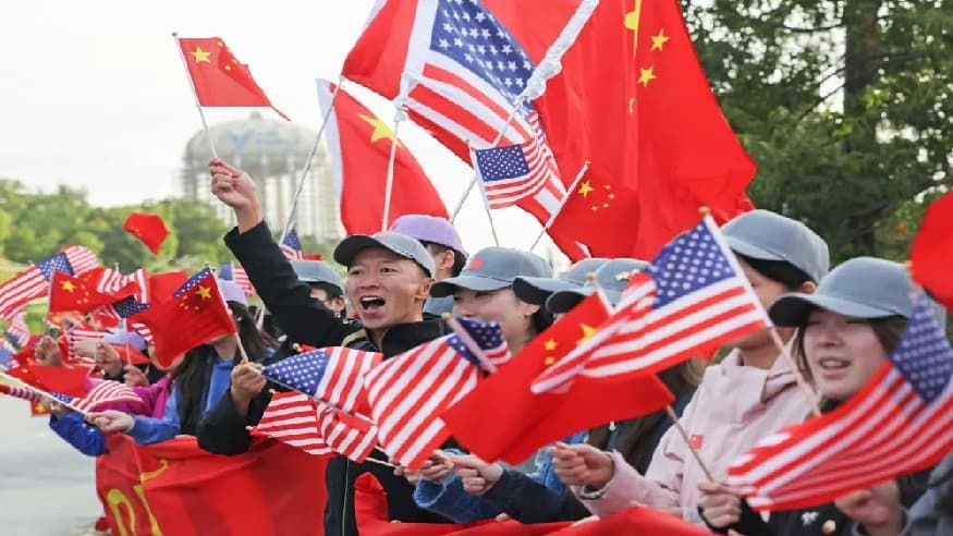 特朗普机场迎接习近平，高清大图来了！