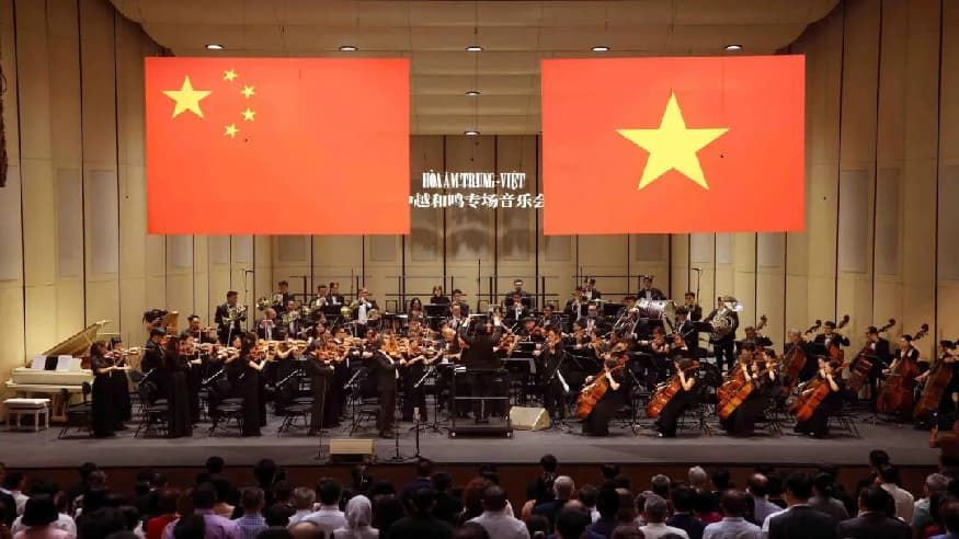 中国驻越南使馆举行国庆77周年专场音乐会