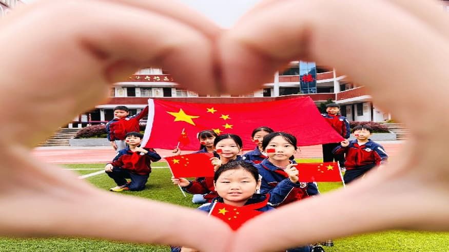超燃！这里娃娃花式告白祖国