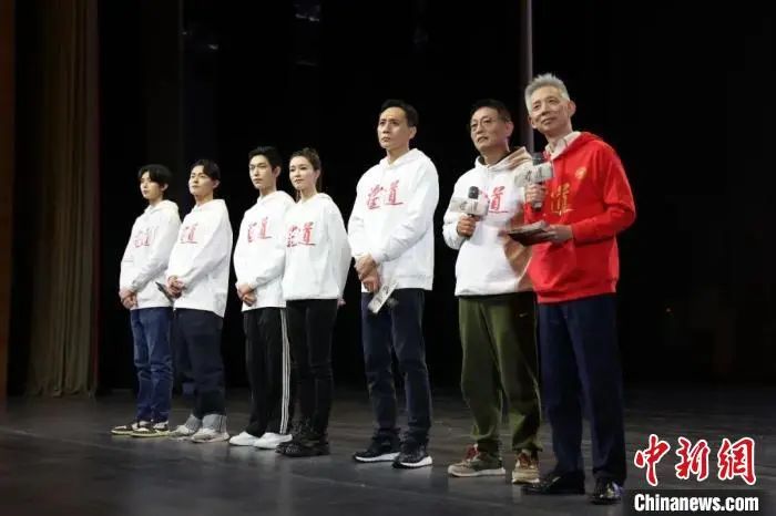 导演及主创团队分享拍摄中的故事和感受。 复旦大学供图 图片